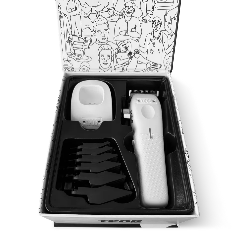 PLAY White Clipper + FREE Chunk Silver Blade